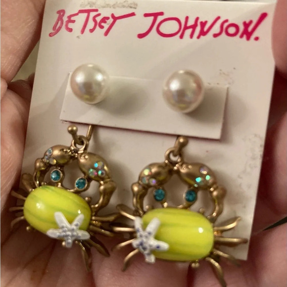 BETSEY JOHNSON Antiqued Gold & Lime Green Crab Dangle Earrings with Crystals NWT - Picture 3 of 5